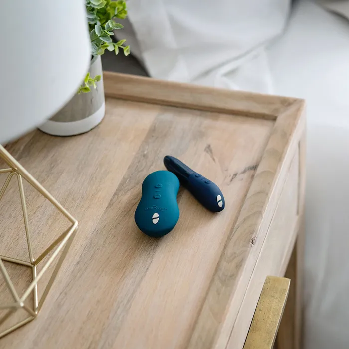 Female Sex Toys WeVibe Forever Favorites LayOn Vibrating Massager Bullet Vibrator Special Edition Set VelvetMidnight Blue WeVibe
